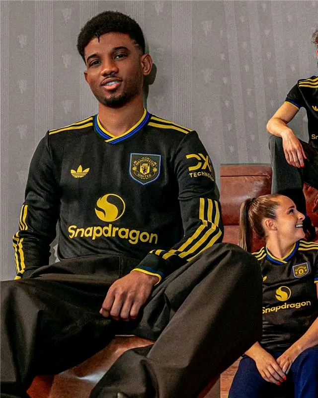 adidas drop Man United's new third kit 🥶